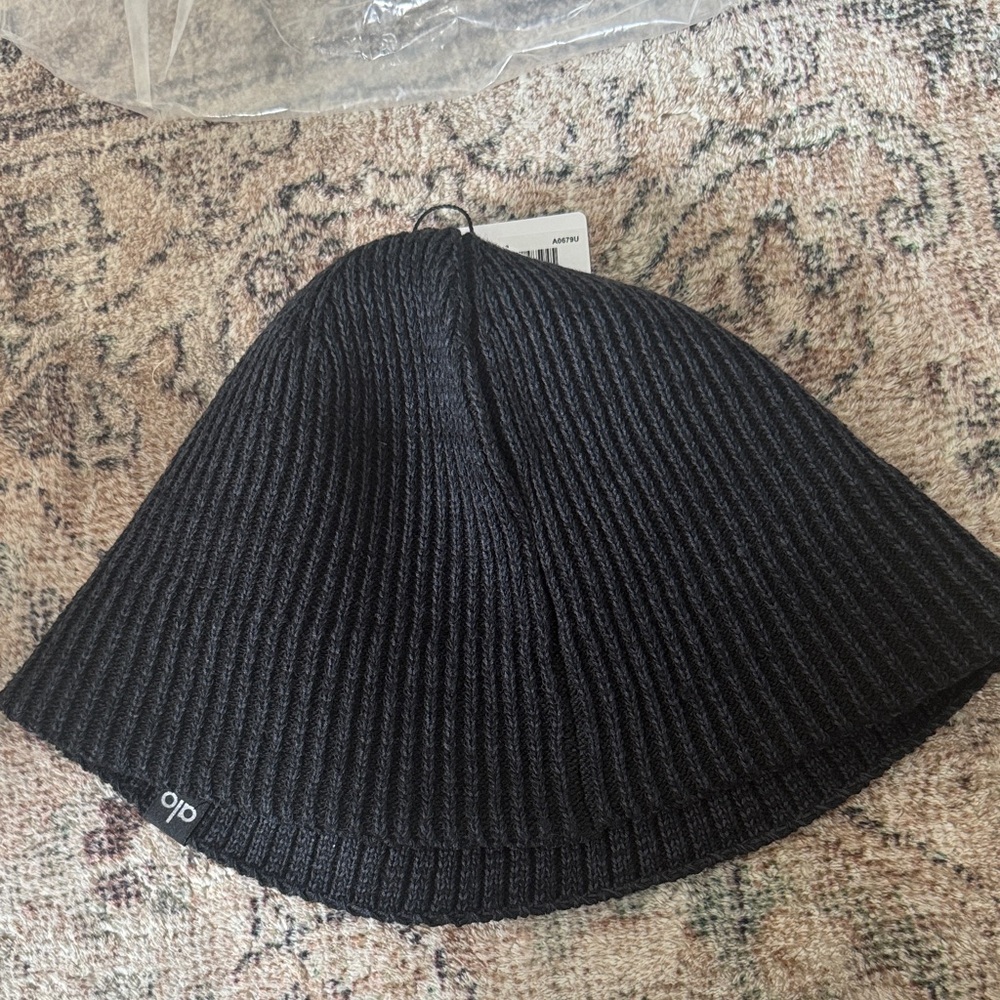NWT ALO Yoga grey denim knit cloche bucket hat - Picture 4 of 7